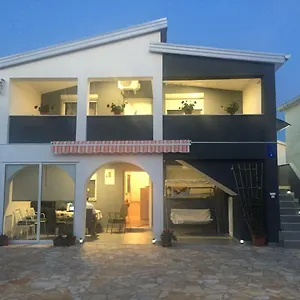Roko Apartman Vir